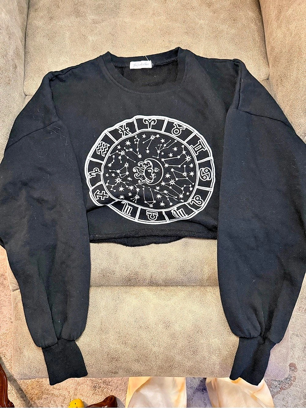 The Laundry Room - Black Zodiac Graphic Cropped Sweatshirt